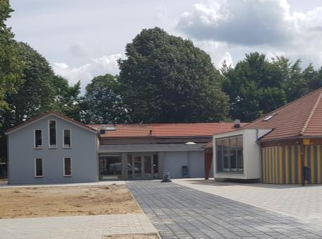 Afbeelding van de Gabriëlschool in Putten met een overzicht van het schoolplein en de gebouwen. Afbeelding van de Gabriëlschool in Putten met een overzicht van het schoolplein en de gebouwen.