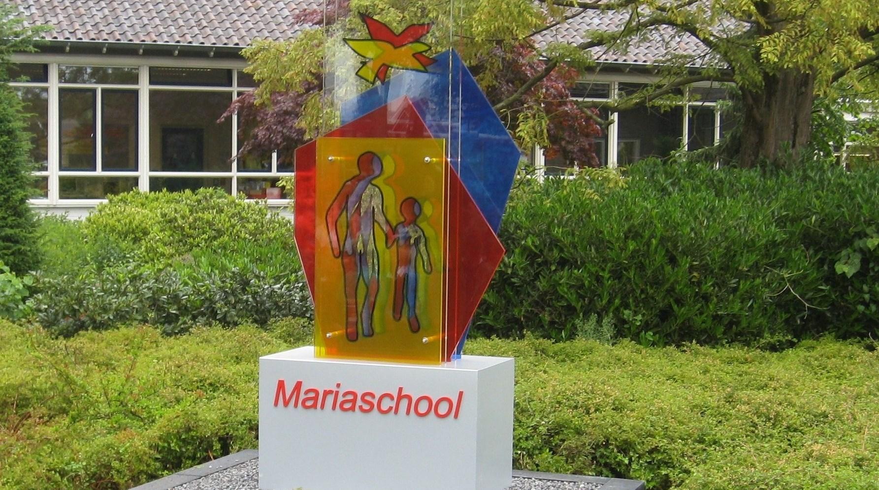 Afbeelding van het kunstwerk voor Mariaschool in Langeveen, met een kleurrijk ontwerp van ouders en kinderen. Afbeelding van het kunstwerk voor Mariaschool in Langeveen, met een kleurrijk ontwerp van ouders en kinderen.