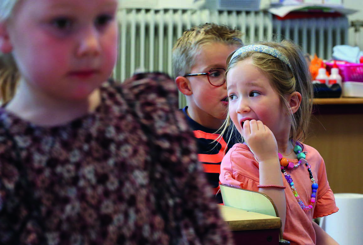 Afbeelding van kinderen in de klas van Christelijk Kindcentrum De Wiedewereld in Sint Jansklooster. Afbeelding van kinderen in de klas van Christelijk Kindcentrum De Wiedewereld in Sint Jansklooster.