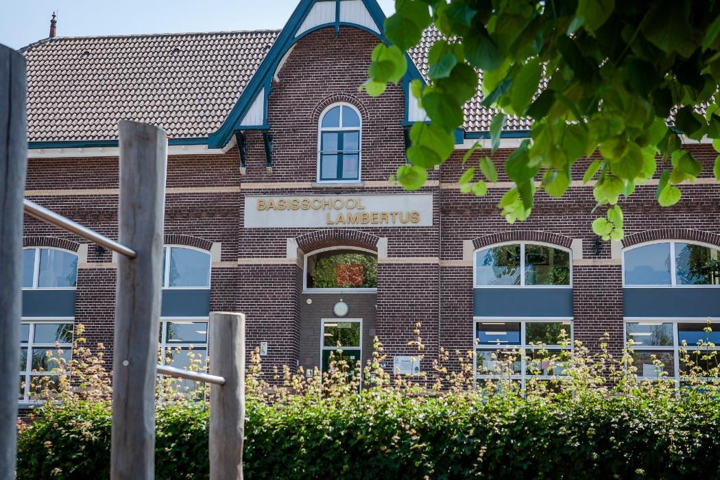 Basisschool Lambertus in Swalmen met een prachtig uitzicht op het gebouw. Basisschool Lambertus in Swalmen met een prachtig uitzicht op het gebouw.