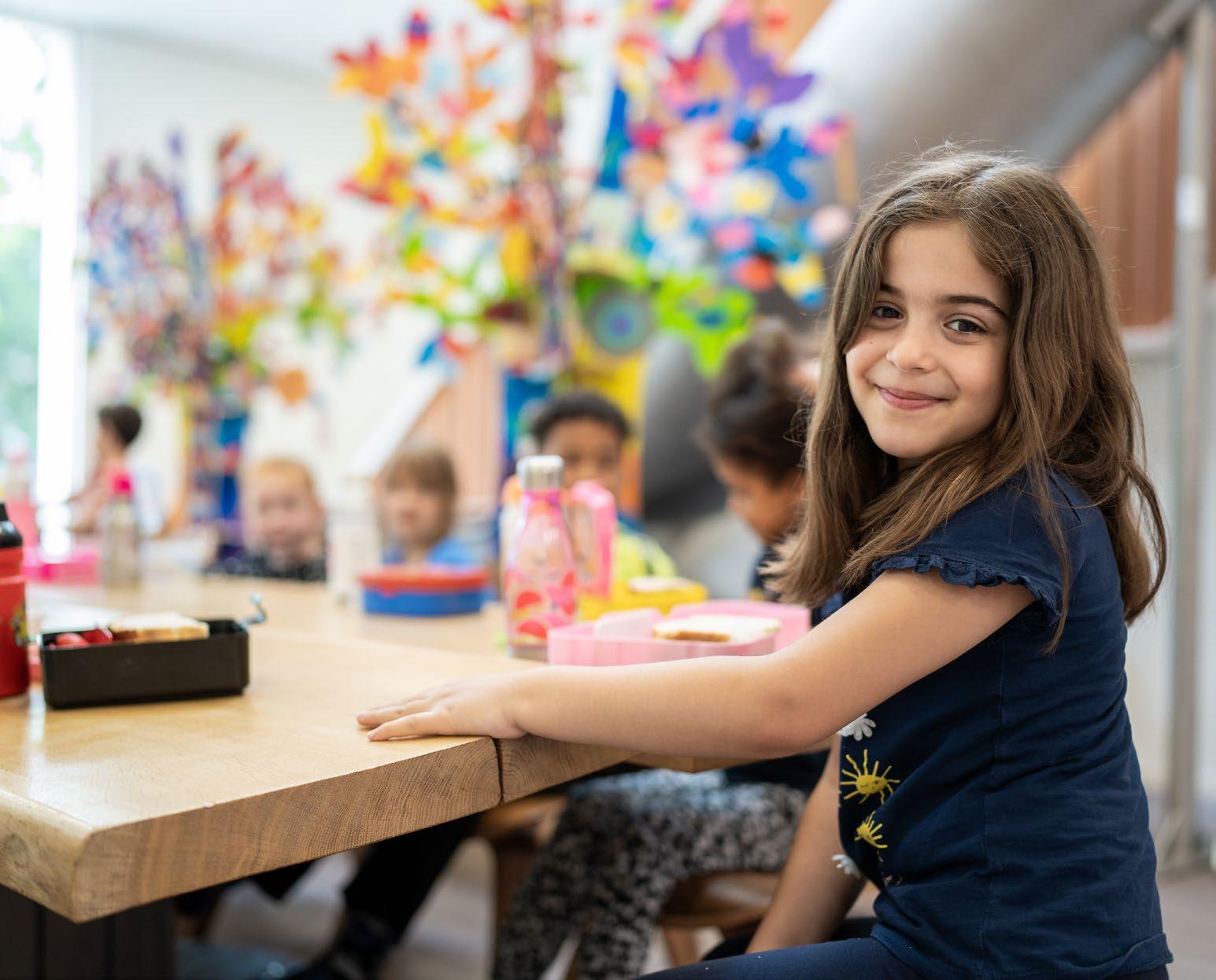 Beker en nieuwsbrief op Synergieschool St Alfonsus voor basisonderwijs in Roermond. Beker en nieuwsbrief op Synergieschool St Alfonsus voor basisonderwijs in Roermond.