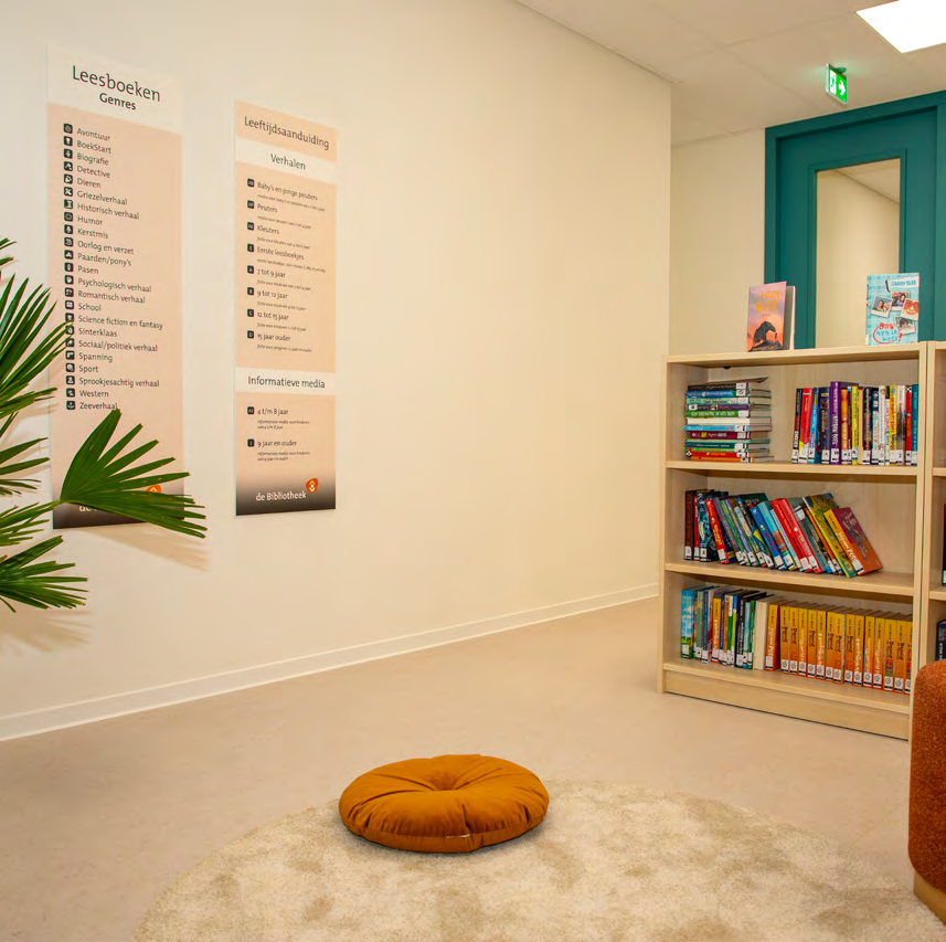 Bibliotheekruimte van OBS Bentwijzer in Benthuizen, met boekenplanken en een comfortabele zithoek. Bibliotheekruimte van OBS Bentwijzer in Benthuizen, met boekenplanken en een comfortabele zithoek.
