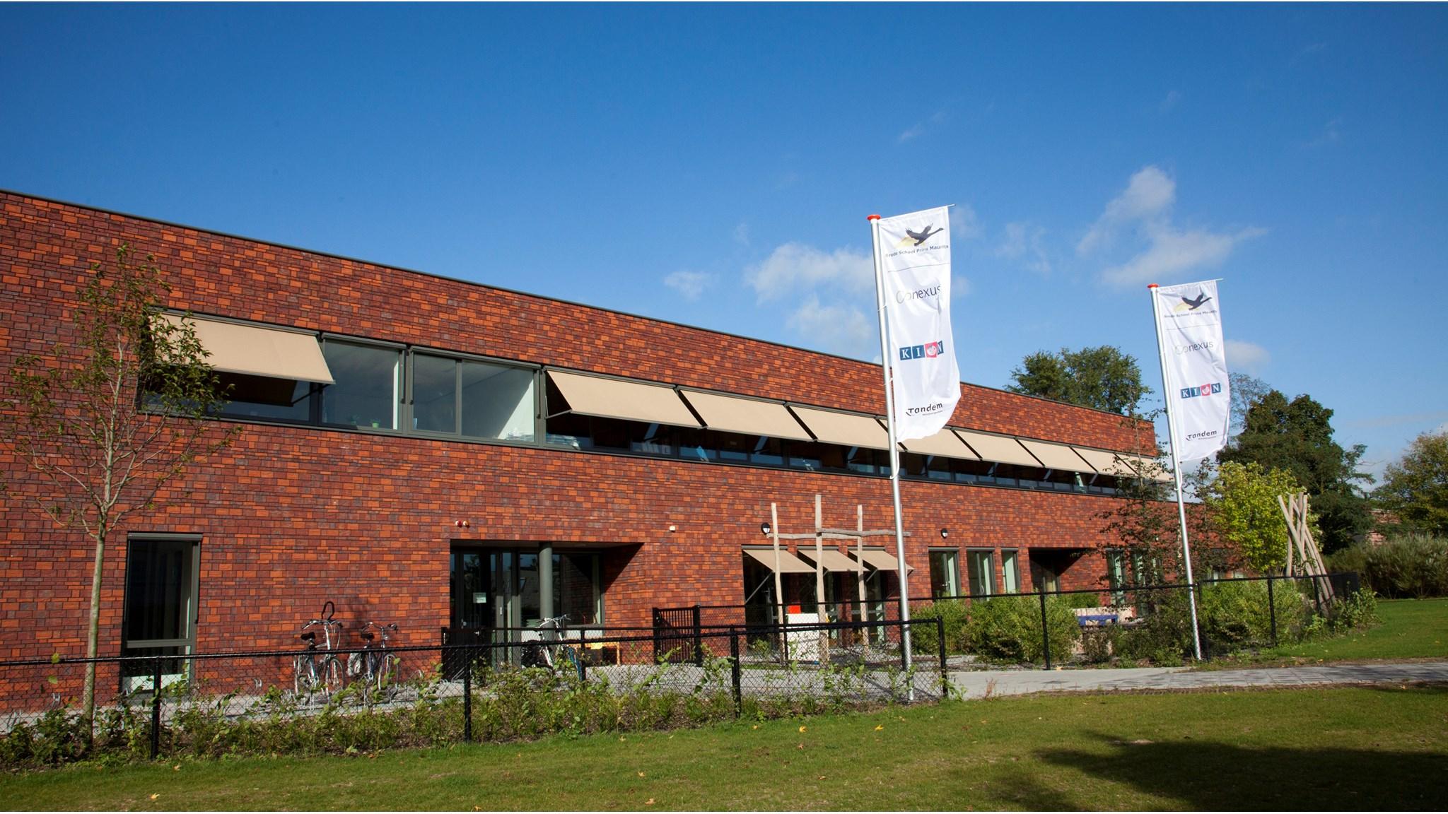 Brede School Prins Maurits in Nijmegen met een modern gebouw en groene omgeving. Brede School Prins Maurits in Nijmegen met een modern gebouw en groene omgeving.