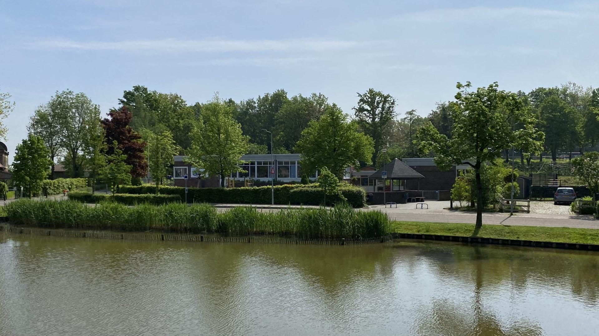 Bs Stefanus in Wijnandsrade met een uitzicht op het schoolplein en de omliggende natuur. Bs Stefanus in Wijnandsrade met een uitzicht op het schoolplein en de omliggende natuur.