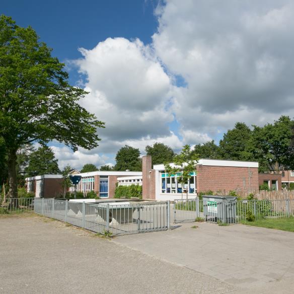 CKC Rehoboth in Valthermond met een uitzicht op het schoolplein. CKC Rehoboth in Valthermond met een uitzicht op het schoolplein.