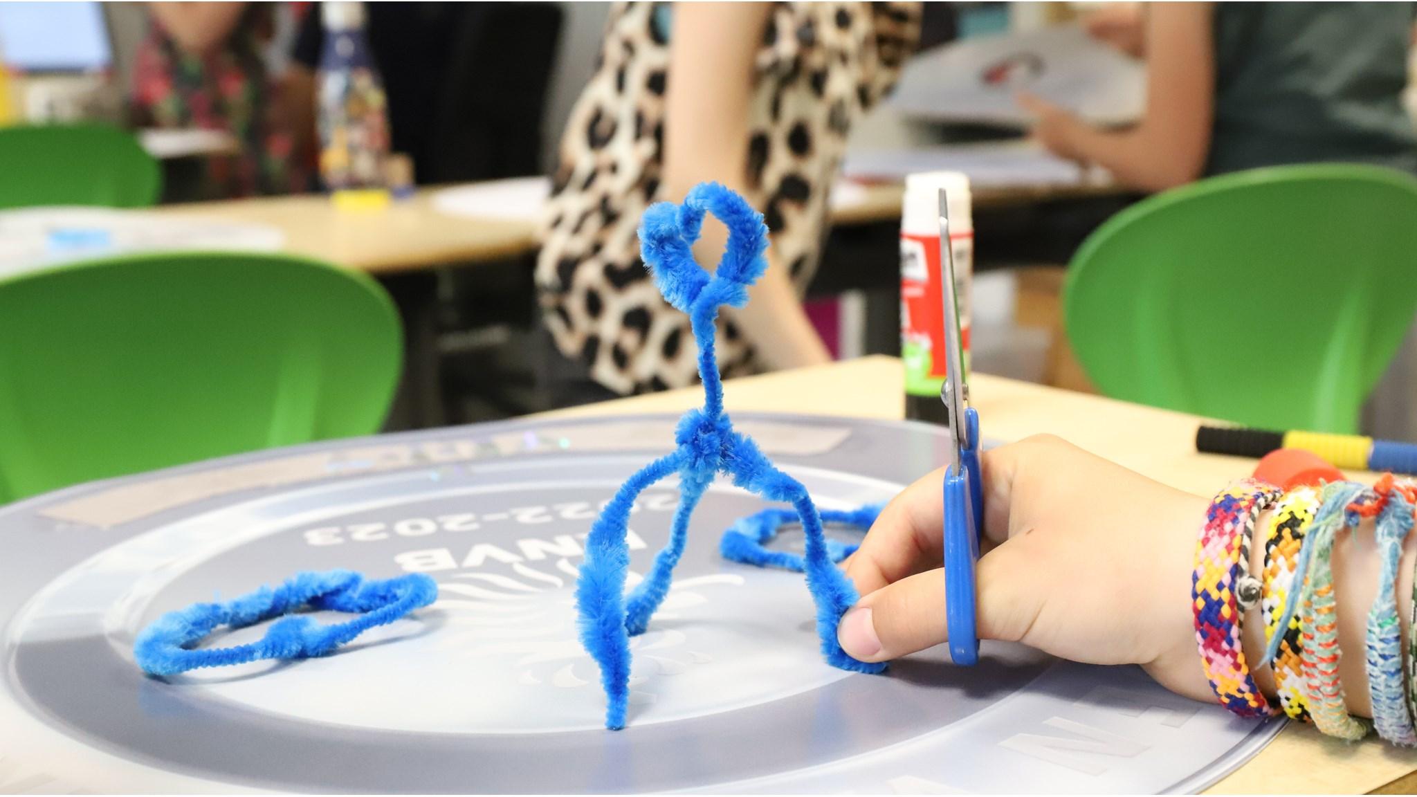 Creatieve activiteit met pijpenragers in CBS De Enk, Eerbeek. Creatieve activiteit met pijpenragers in CBS De Enk, Eerbeek.