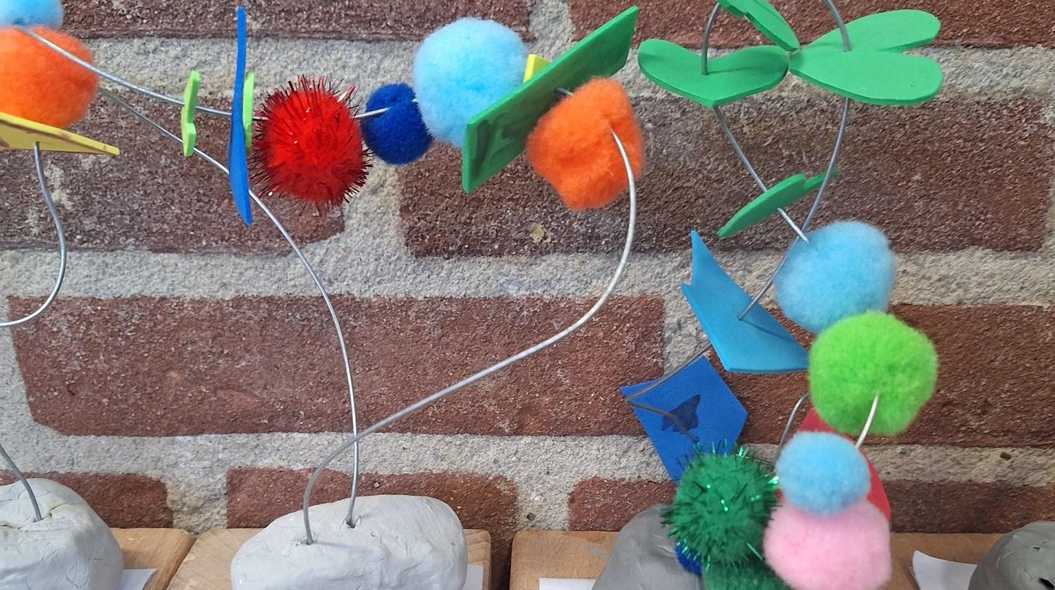 Creatieve knutselwerkjes van leerlingen van Openbare Basisschool De Piramide in Andijk. Creatieve knutselwerkjes van leerlingen van Openbare Basisschool De Piramide in Andijk.