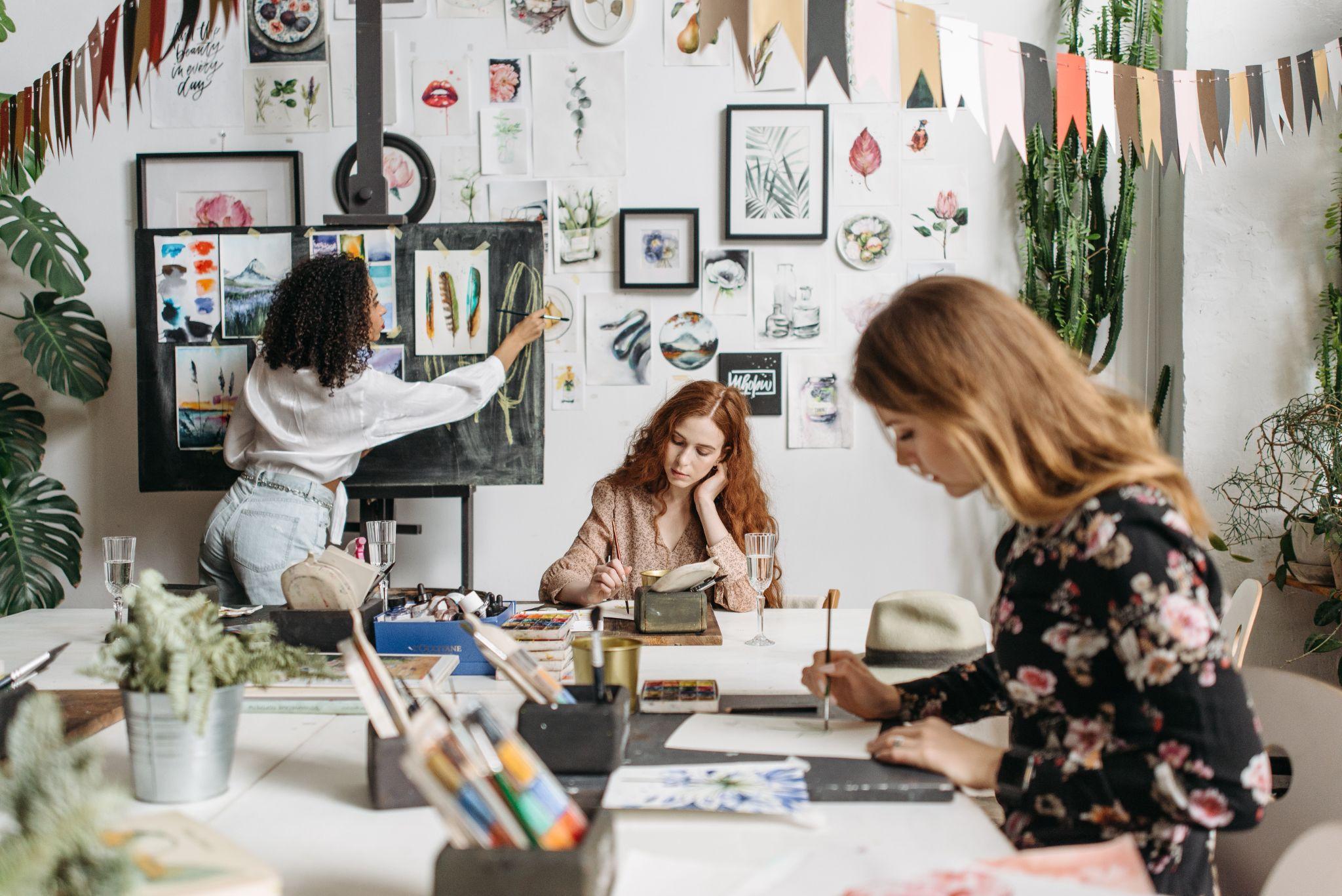 Creatieve les in de kunststudio van Wereldkidz Montessori Zeist Griffensteyn in Zeist. Creatieve les in de kunststudio van Wereldkidz Montessori Zeist Griffensteyn in Zeist.