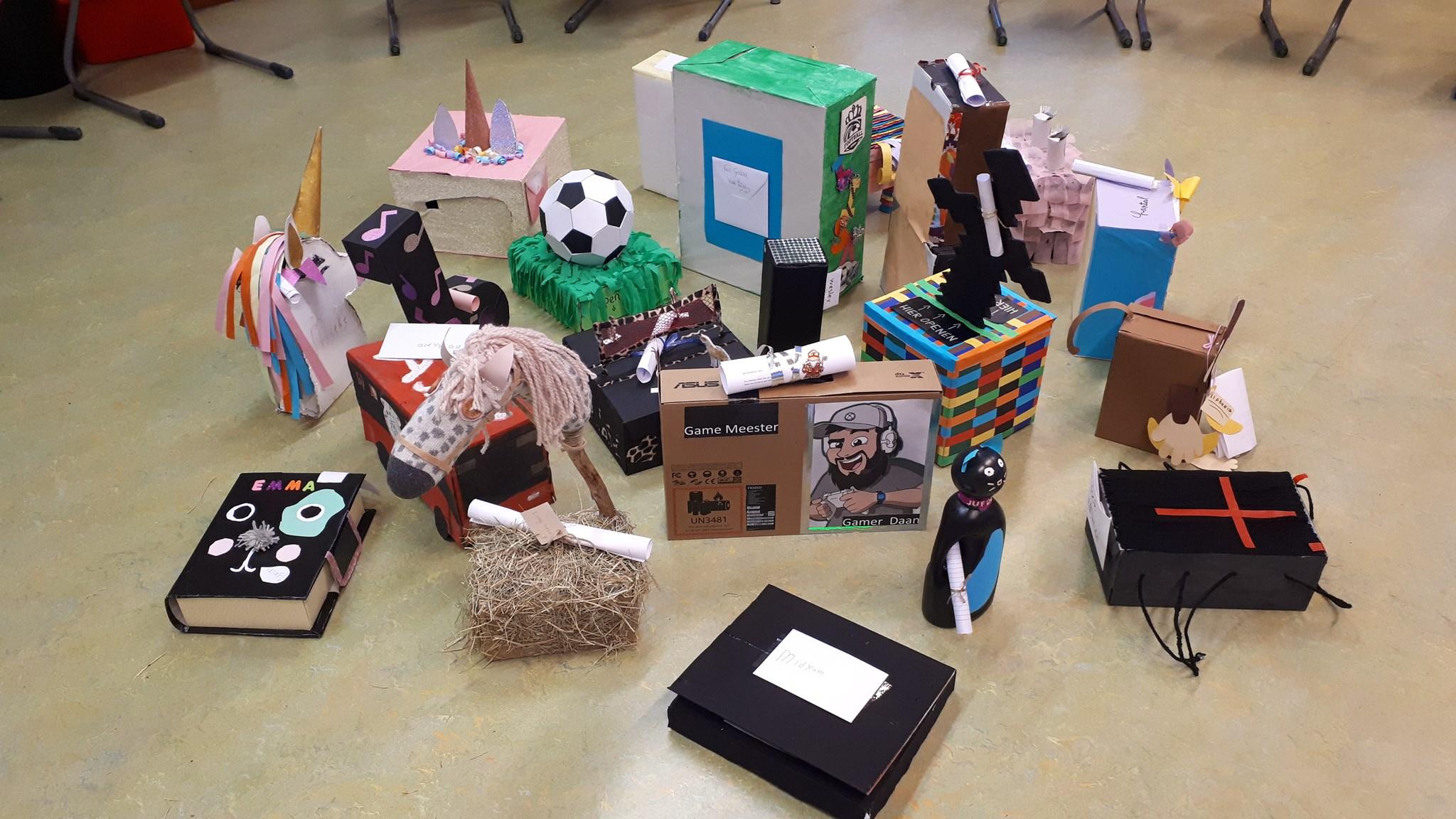 Creatieve projectpresentaties van leerlingen op Obs Boekhorst in Oosterwolde (Fryslân). Creatieve projectpresentaties van leerlingen op Obs Boekhorst in Oosterwolde (Fryslân).