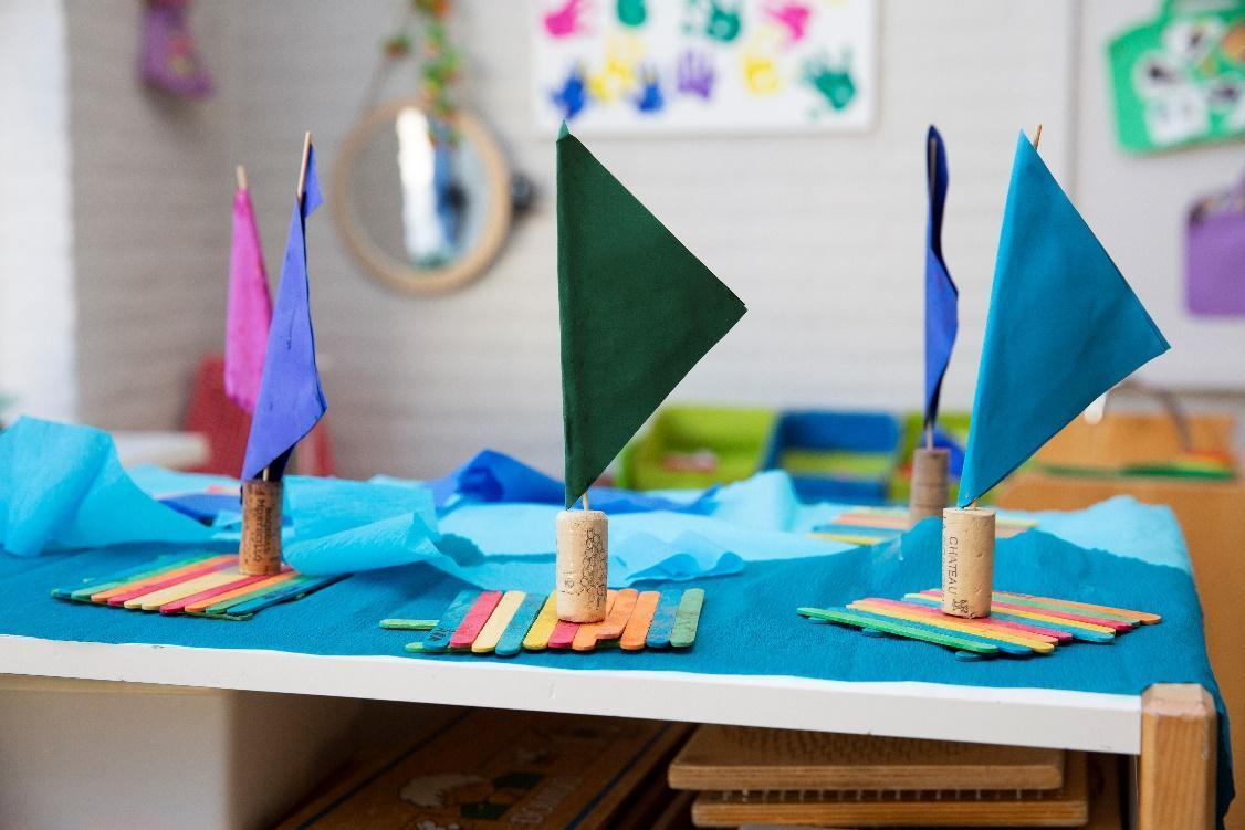 Creatieve schepen van leerlingen op Basisschool De Uilenburcht in Driebergen-Rijsenburg. Creatieve schepen van leerlingen op Basisschool De Uilenburcht in Driebergen-Rijsenburg.