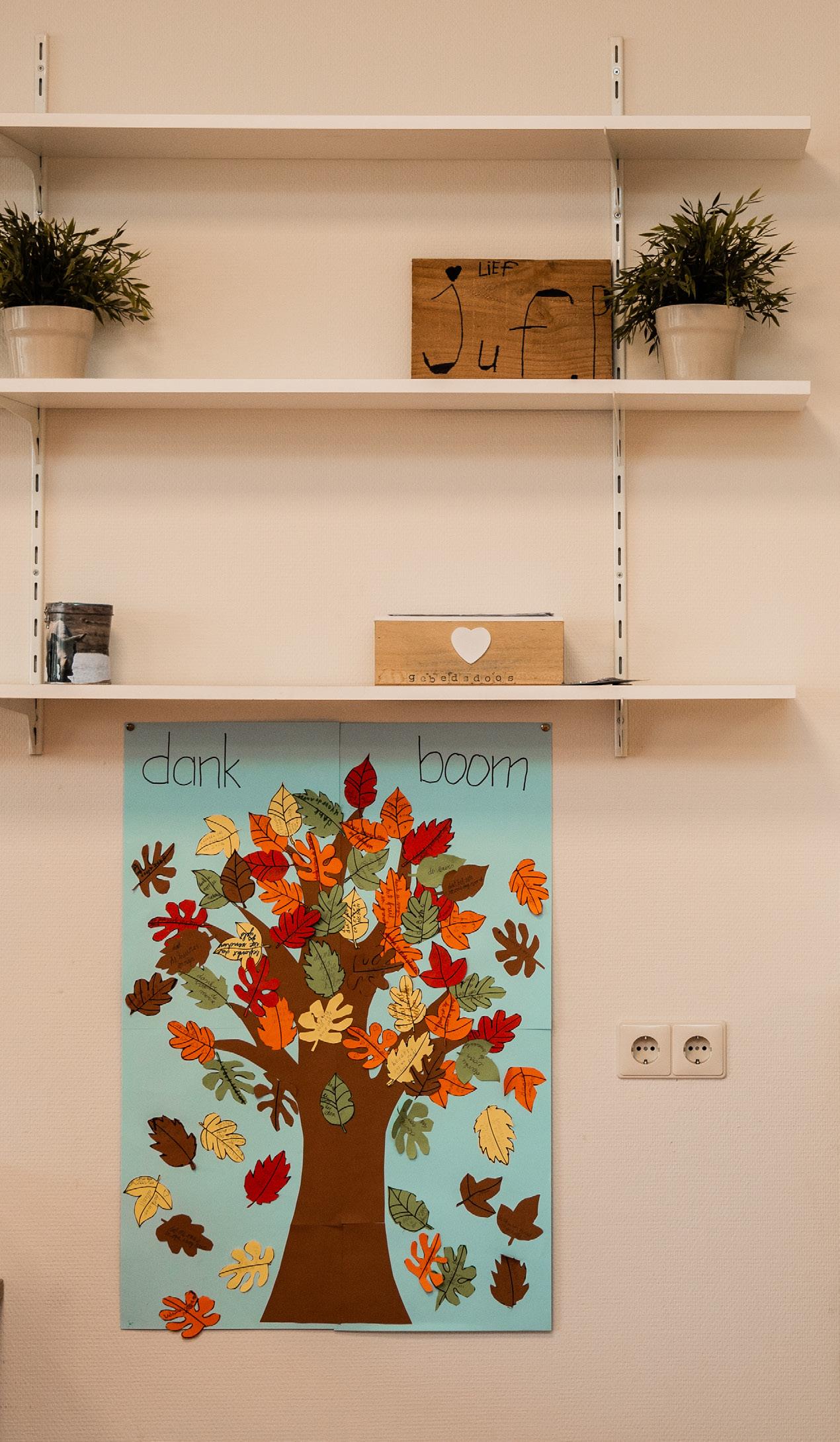 Dankboom kunstwerk in de klas van de Paasbergschool in Ede.