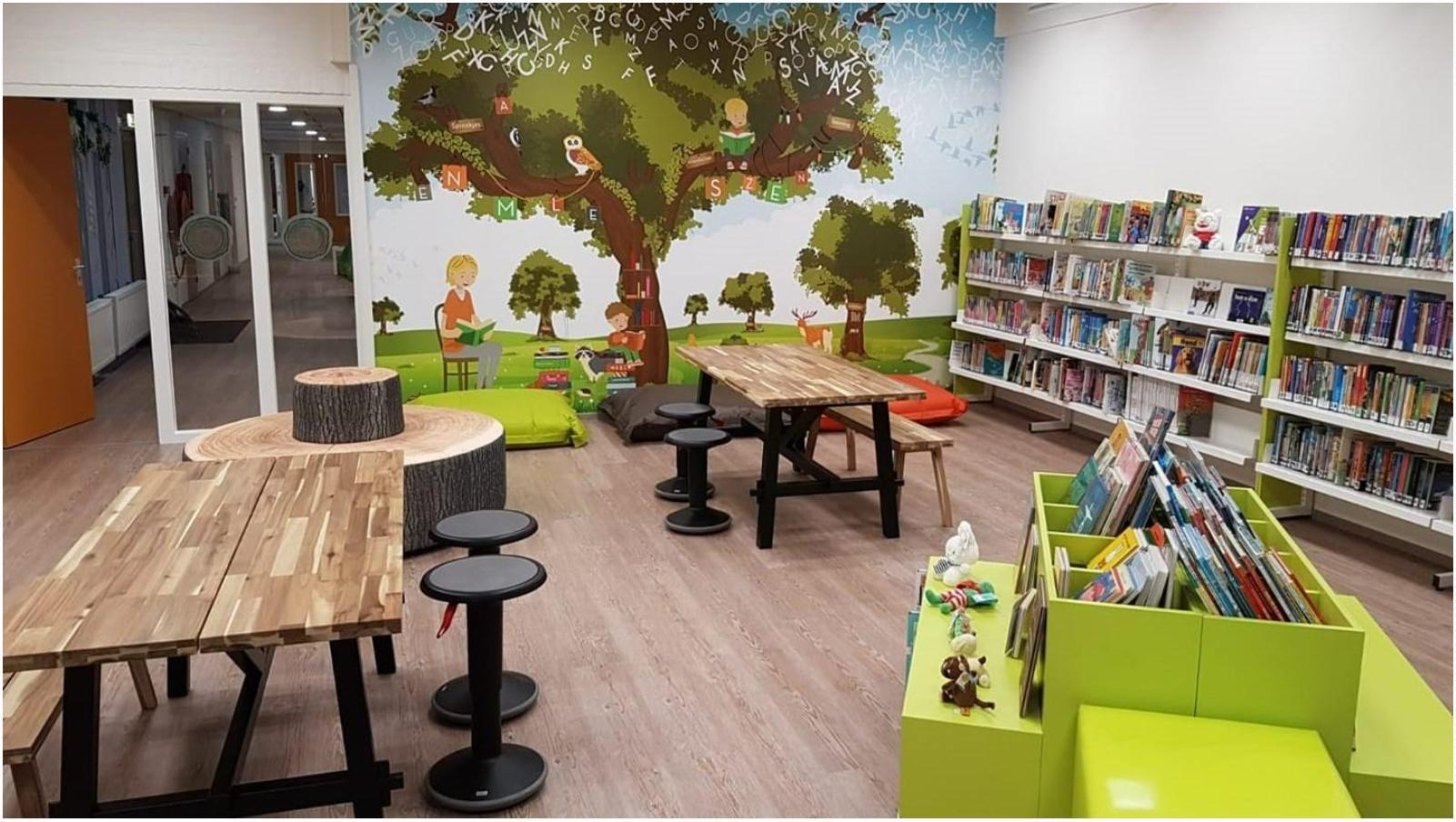 De afbeelding toont een kleurrijke leesruimte met boeken en speelse meubels in Basisschool Uniek in Hoeven. De afbeelding toont een kleurrijke leesruimte met boeken en speelse meubels in Basisschool Uniek in Hoeven.