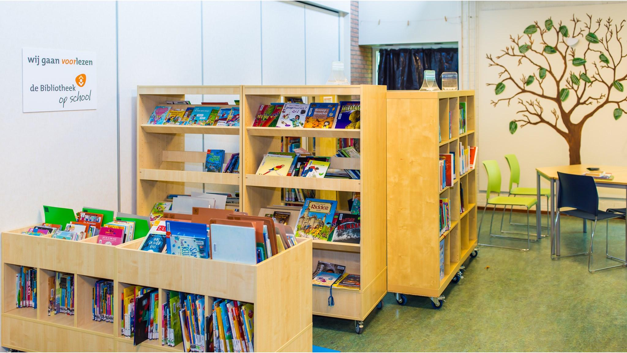 De bibliotheek in cbs Remmelt Booy in Doezum biedt een verscheidenheid aan boeken voor leerlingen. De bibliotheek in cbs Remmelt Booy in Doezum biedt een verscheidenheid aan boeken voor leerlingen.
