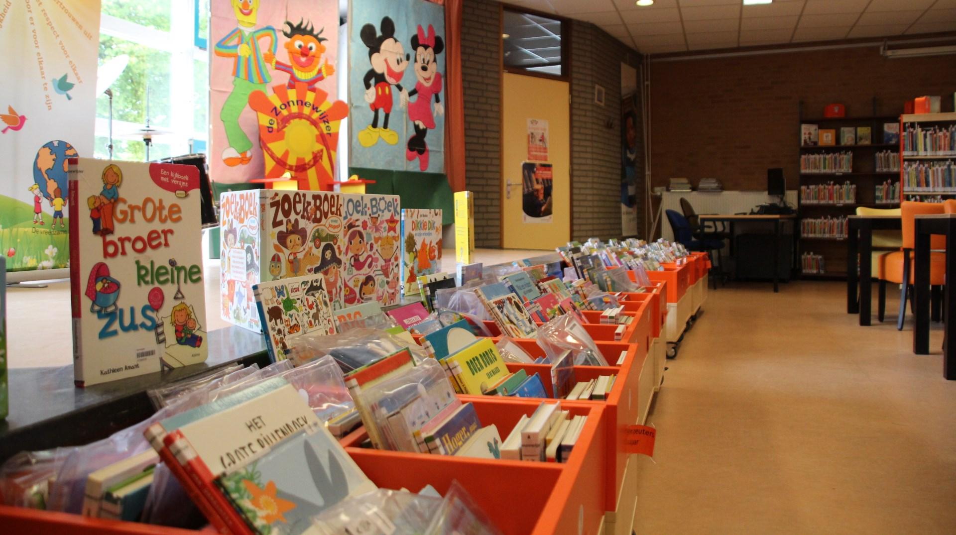 De boekenhoek van basisschool De Zonnewijzer in Roermond met kleurrijke boeken voor kinderen. De boekenhoek van basisschool De Zonnewijzer in Roermond met kleurrijke boeken voor kinderen.