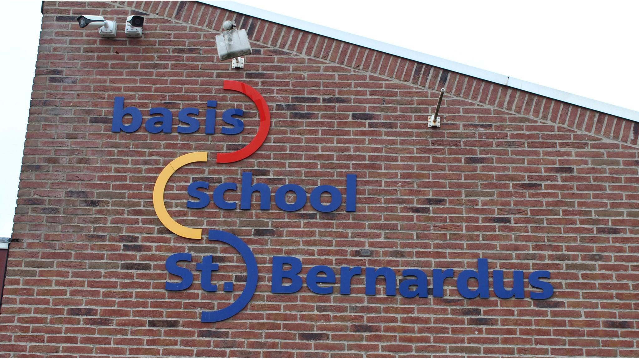 De gevel van Basisschool Sint Bernardus in Clinge. De gevel van Basisschool Sint Bernardus in Clinge.