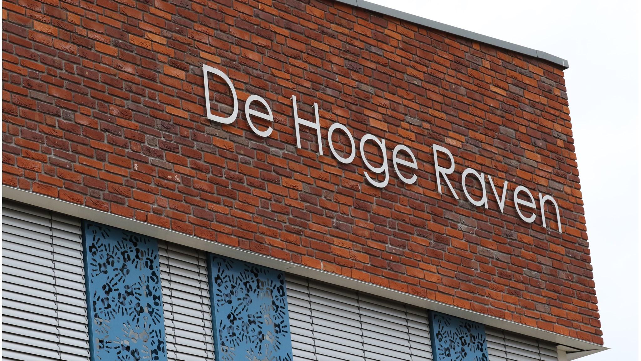 De gevel van Openbare Basisschool De Hoge Raven in Utrecht. De gevel van Openbare Basisschool De Hoge Raven in Utrecht.