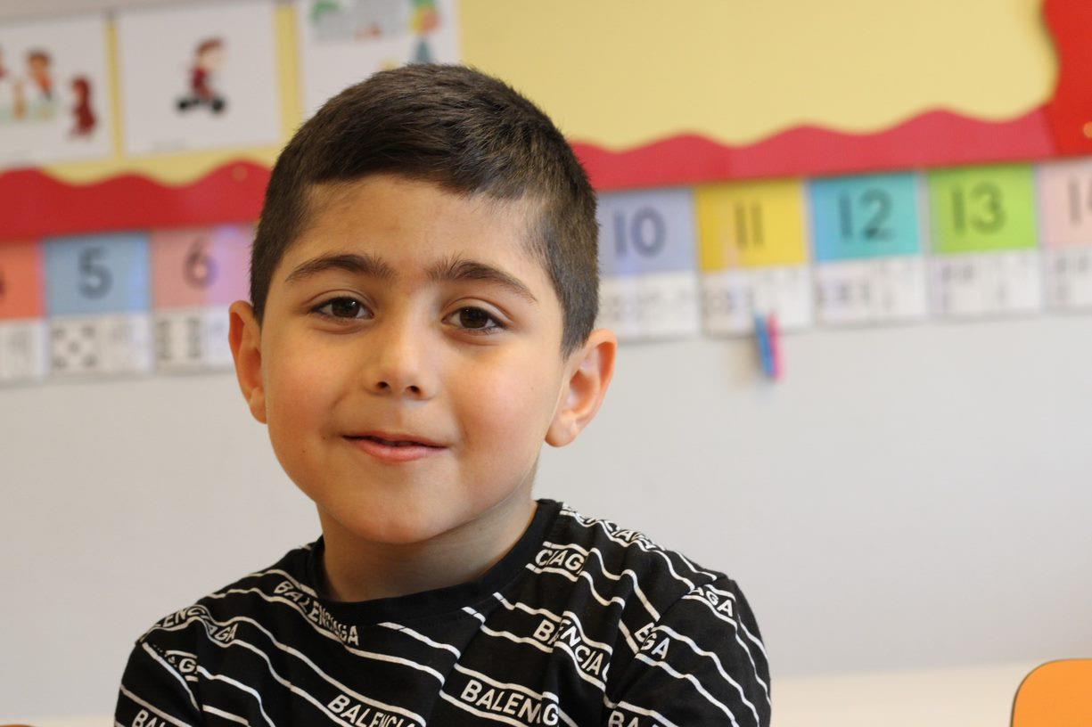 Deze afbeelding toont een jongen in de klas van de Prinses Marijkeschool in Den Haag. Deze afbeelding toont een jongen in de klas van de Prinses Marijkeschool in Den Haag.