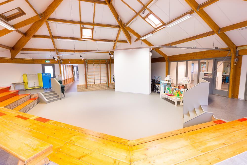 Dit is de binnenruimte van Gabriëlschool in Putten, ingericht voor samenwerking en activiteiten. Dit is de binnenruimte van Gabriëlschool in Putten, ingericht voor samenwerking en activiteiten.