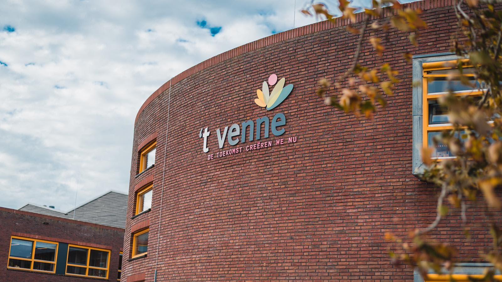 Dit is een afbeelding van de gevel van basisschool 't Venne in Nieuw-Vennep. Dit is een afbeelding van de gevel van basisschool 't Venne in Nieuw-Vennep.