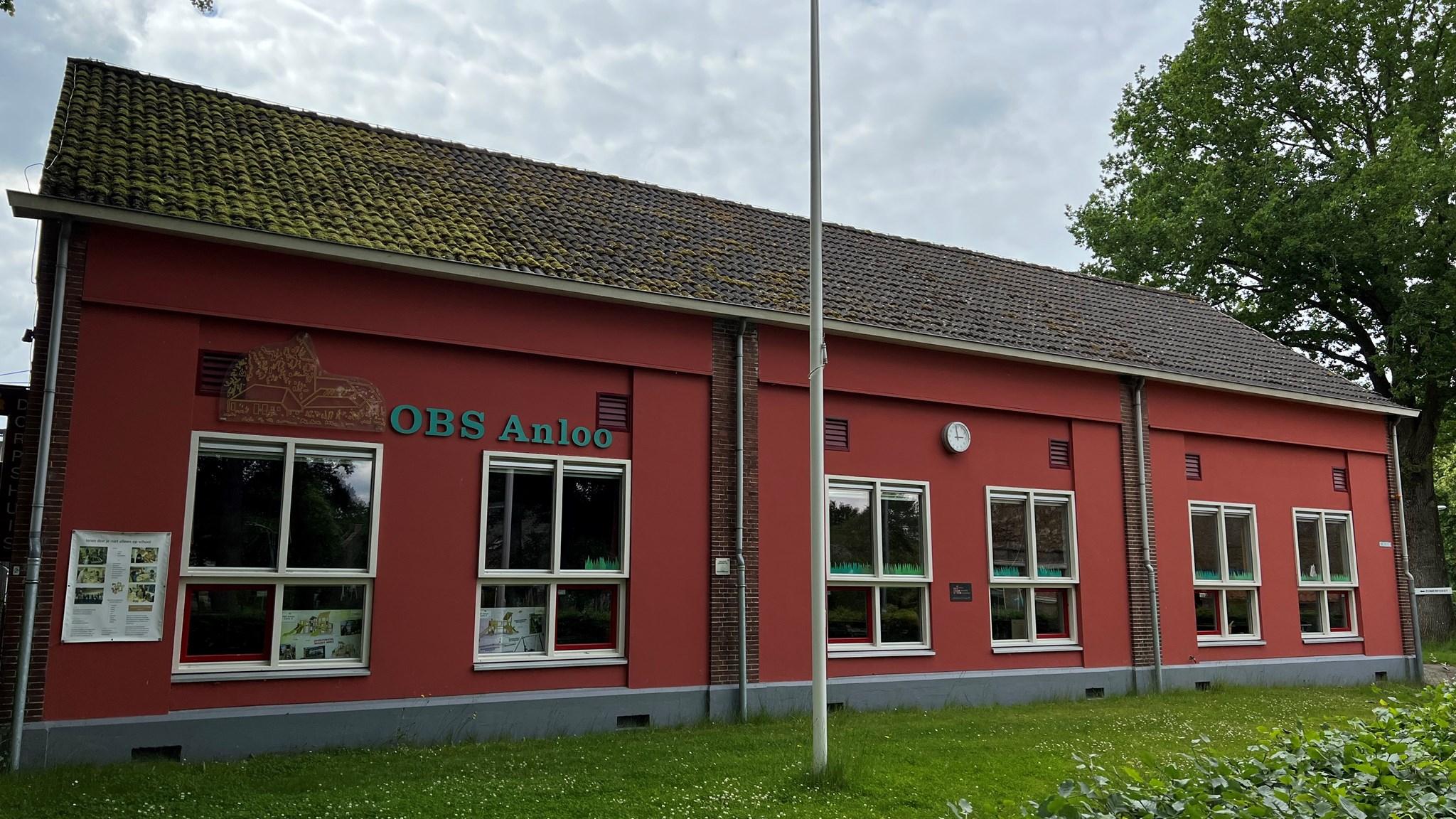 Een afbeelding van de buitenkant van Basisschool Anloo in Anloo. Een afbeelding van de buitenkant van Basisschool Anloo in Anloo.