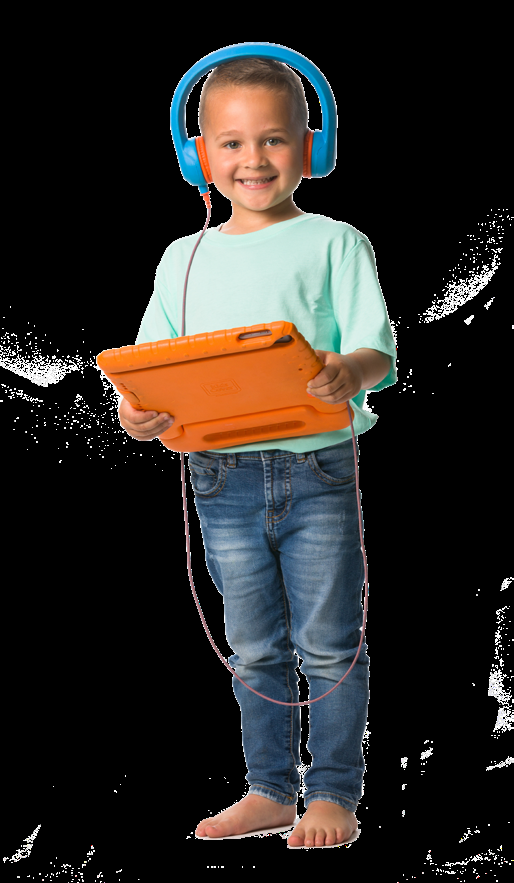 Een blije jongen met een tablet en koptelefoon op het schoolplein van de Jozefschool Katholiek Basisonderwijs in Aalsmeer. Een blije jongen met een tablet en koptelefoon op het schoolplein van de Jozefschool Katholiek Basisonderwijs in Aalsmeer.