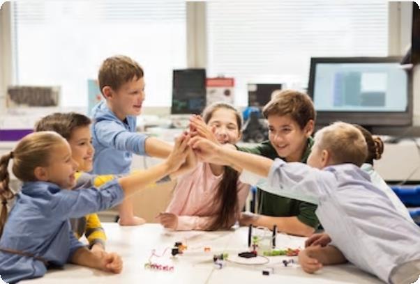 Een groep kinderen die samenwerkt aan een project in de klas van Christelijke Basisschool De Librije in Gorredijk. Een groep kinderen die samenwerkt aan een project in de klas van Christelijke Basisschool De Librije in Gorredijk.