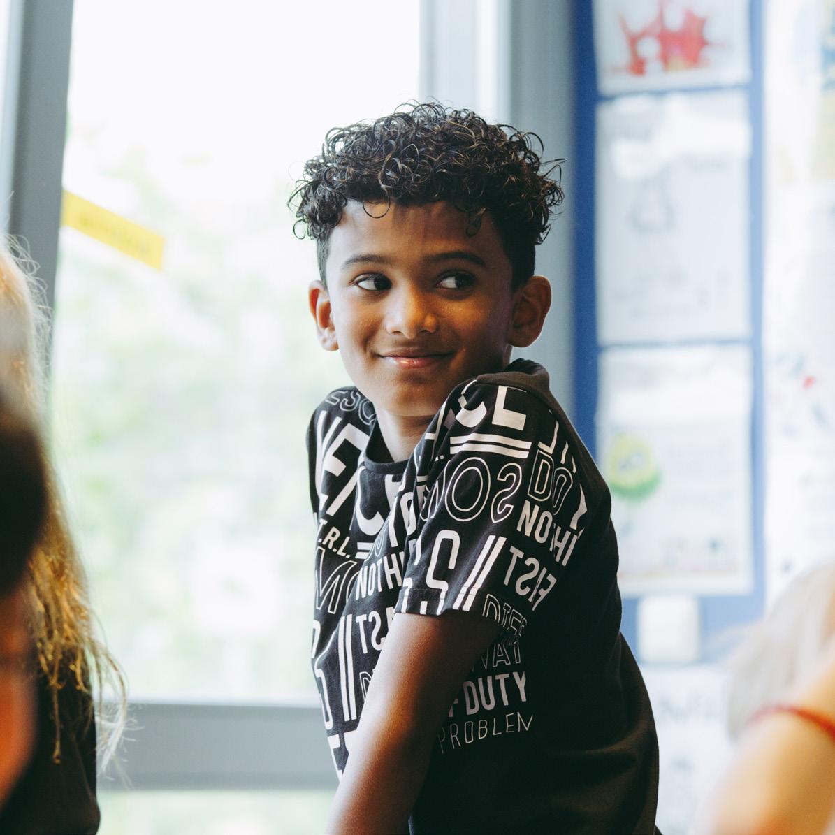 Een jongen in de klas van Openbare Basisschool De Flint in Deventer. Een jongen in de klas van Openbare Basisschool De Flint in Deventer.