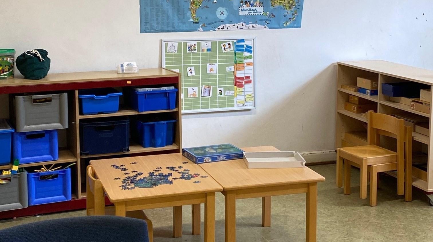 Een klaslokaal met speelfaciliteiten en leerresources van Nutsbasisschool Bezuidenhout in Den Haag. Een klaslokaal met speelfaciliteiten en leerresources van Nutsbasisschool Bezuidenhout in Den Haag.