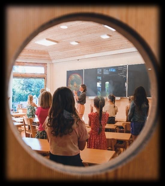 Een klaslokaal van Vrije School De Berkel in Zutphen, waar leerlingen aan het leren zijn. Een klaslokaal van Vrije School De Berkel in Zutphen, waar leerlingen aan het leren zijn.