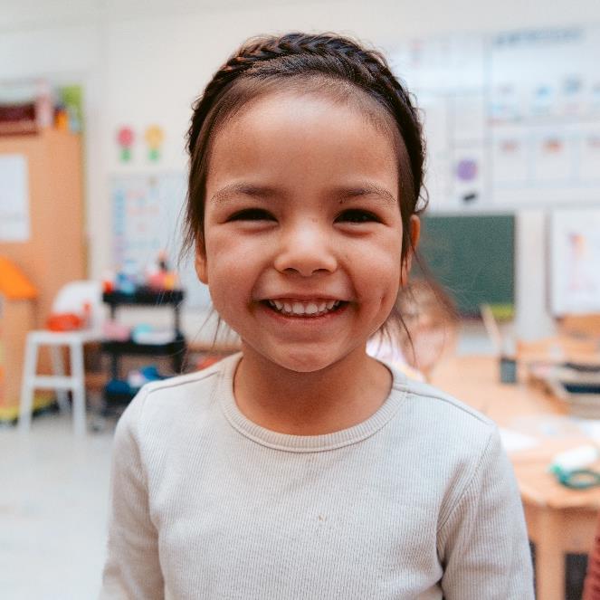 Een lachende leerling van de Bernardusschool in Den Haag. Een lachende leerling van de Bernardusschool in Den Haag.