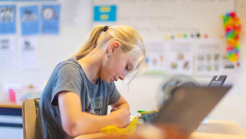Een leerling aan de De Triangel in Enschede werkt geconcentreerd aan een schoolopdracht. Een leerling aan de De Triangel in Enschede werkt geconcentreerd aan een schoolopdracht.