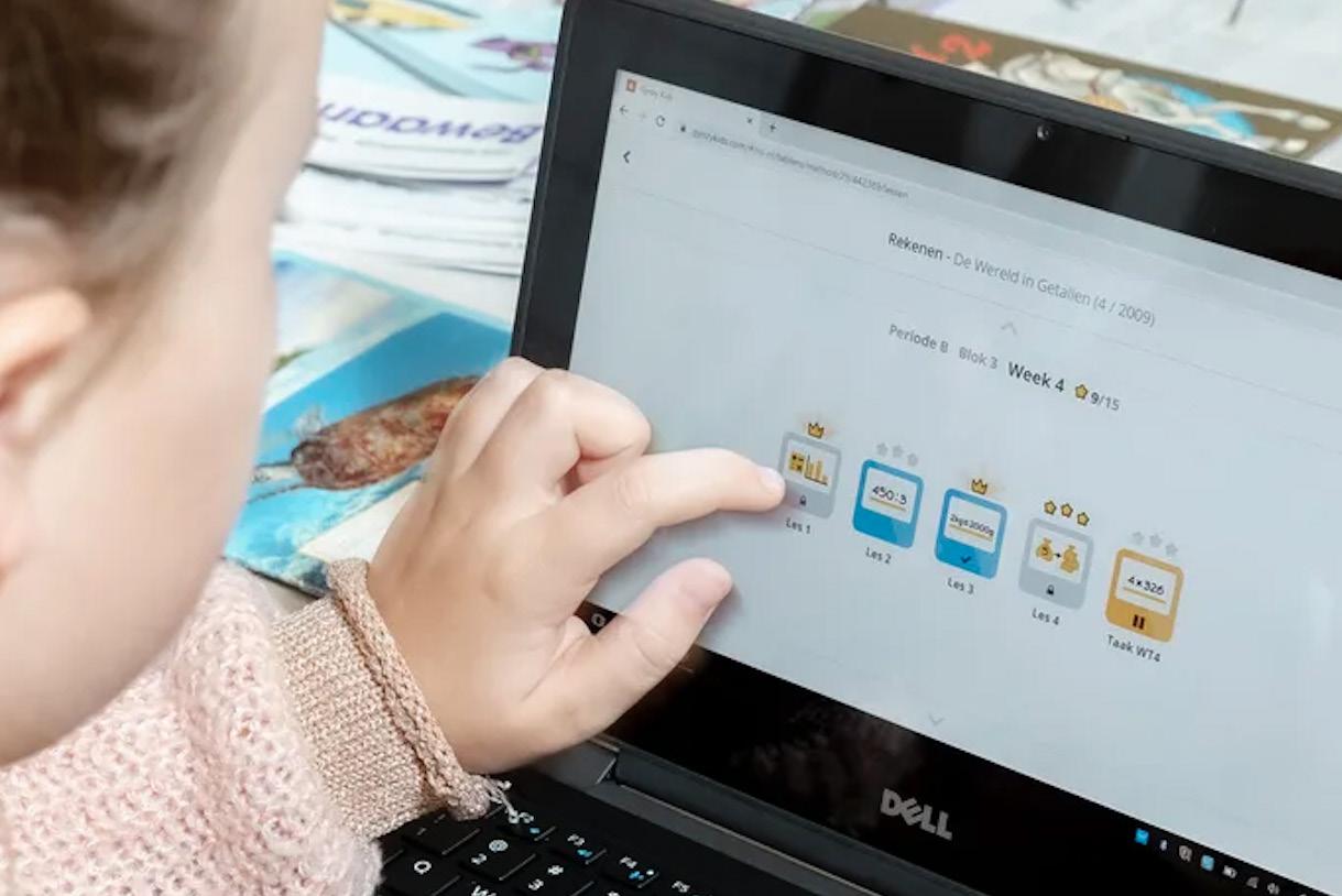 Een leerling van de Beatrixschool, locatie Zuilenstein in Nieuwegein, werkt aan een digitale rekensessie op een laptop. Een leerling van de Beatrixschool, locatie Zuilenstein in Nieuwegein, werkt aan een digitale rekensessie op een laptop.