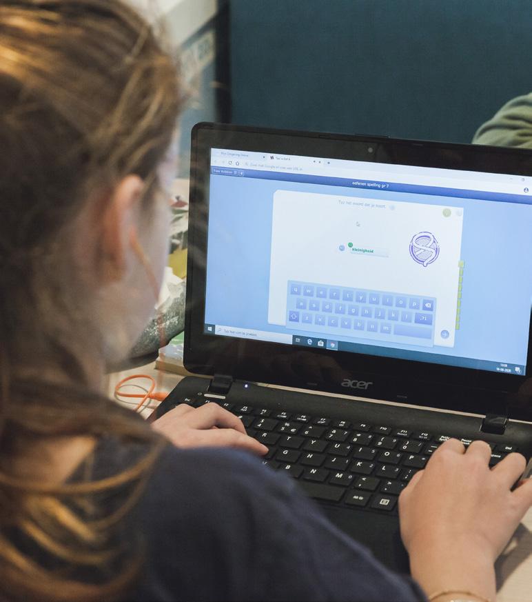 Een leerling van Openbare Basisschool De Hasselbraam in Haaren werkt aan een computeropdracht. Een leerling van Openbare Basisschool De Hasselbraam in Haaren werkt aan een computeropdracht.