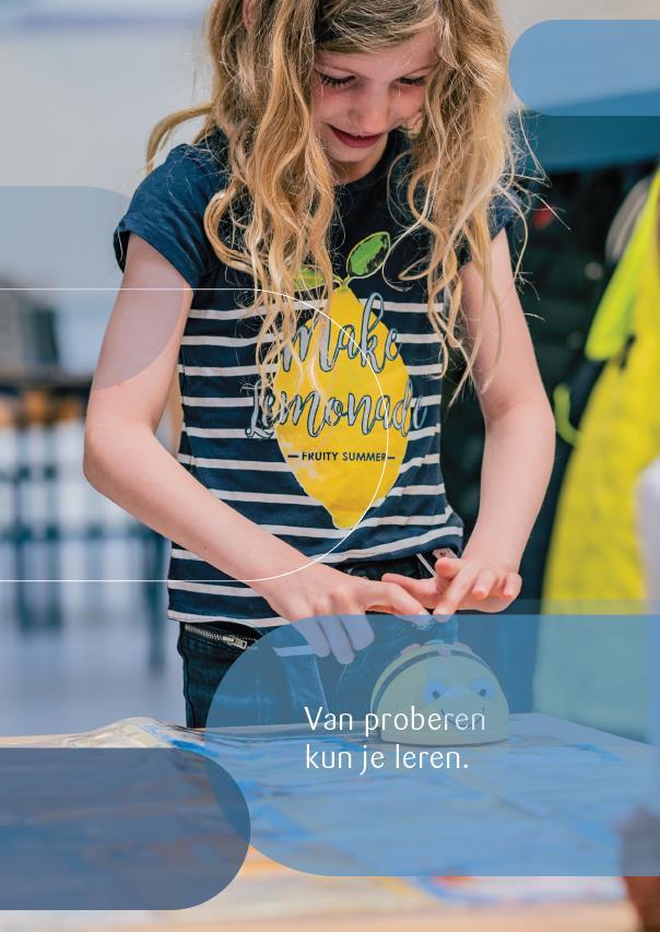 Een leerling van Openbare Basisschool Liereland in Alkmaar leert door iets te proberen. Een leerling van Openbare Basisschool Liereland in Alkmaar leert door iets te proberen.