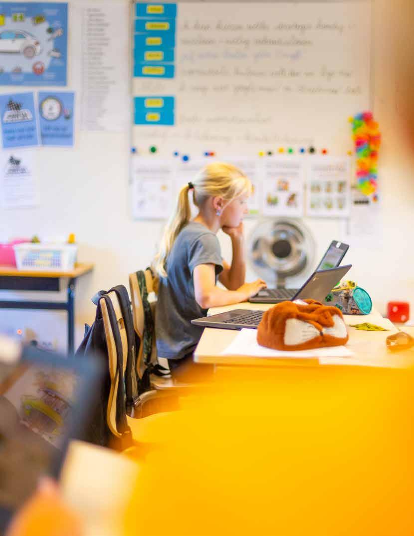 Een leerling werkt geconcentreerd aan een laptop in de klas van De Triangel in Enschede. Een leerling werkt geconcentreerd aan een laptop in de klas van De Triangel in Enschede.