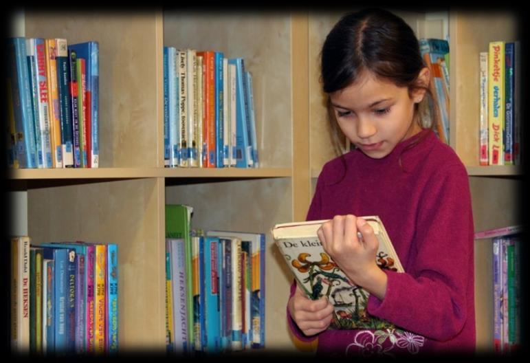 Een meisje leest een boek in de bibliotheek van WereldKidz Bontenest in Maarssen. Een meisje leest een boek in de bibliotheek van WereldKidz Bontenest in Maarssen.