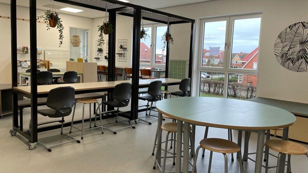 Een moderne leeromgeving binnen De Bataaf in Tiel met diverse zitmogelijkheden en veel natuurlijk licht. Een moderne leeromgeving binnen De Bataaf in Tiel met diverse zitmogelijkheden en veel natuurlijk licht.