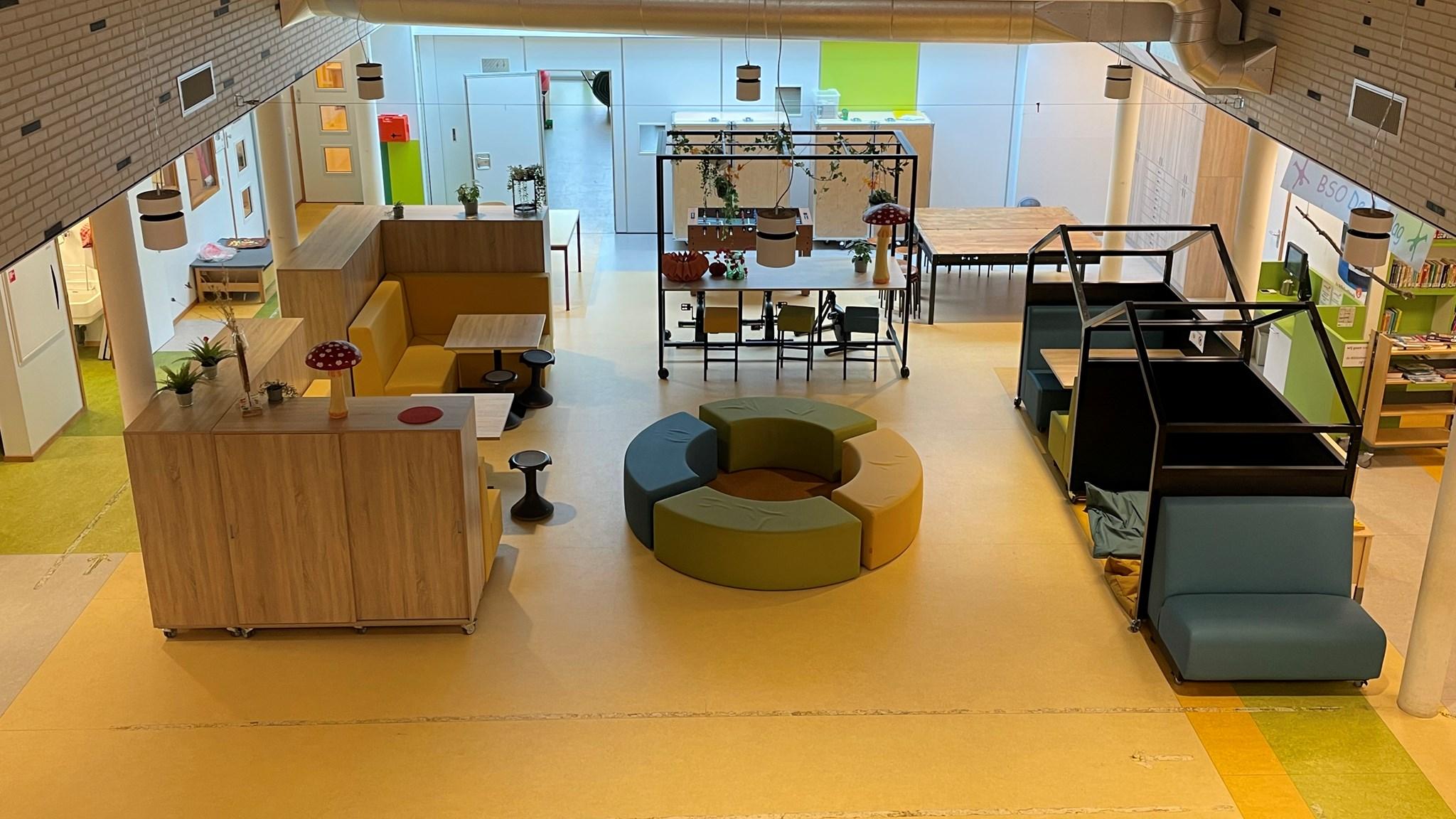 Een overzicht van de moderne inrichting van Basisschool De Koningsspil in Thorn. Een overzicht van de moderne inrichting van Basisschool De Koningsspil in Thorn.