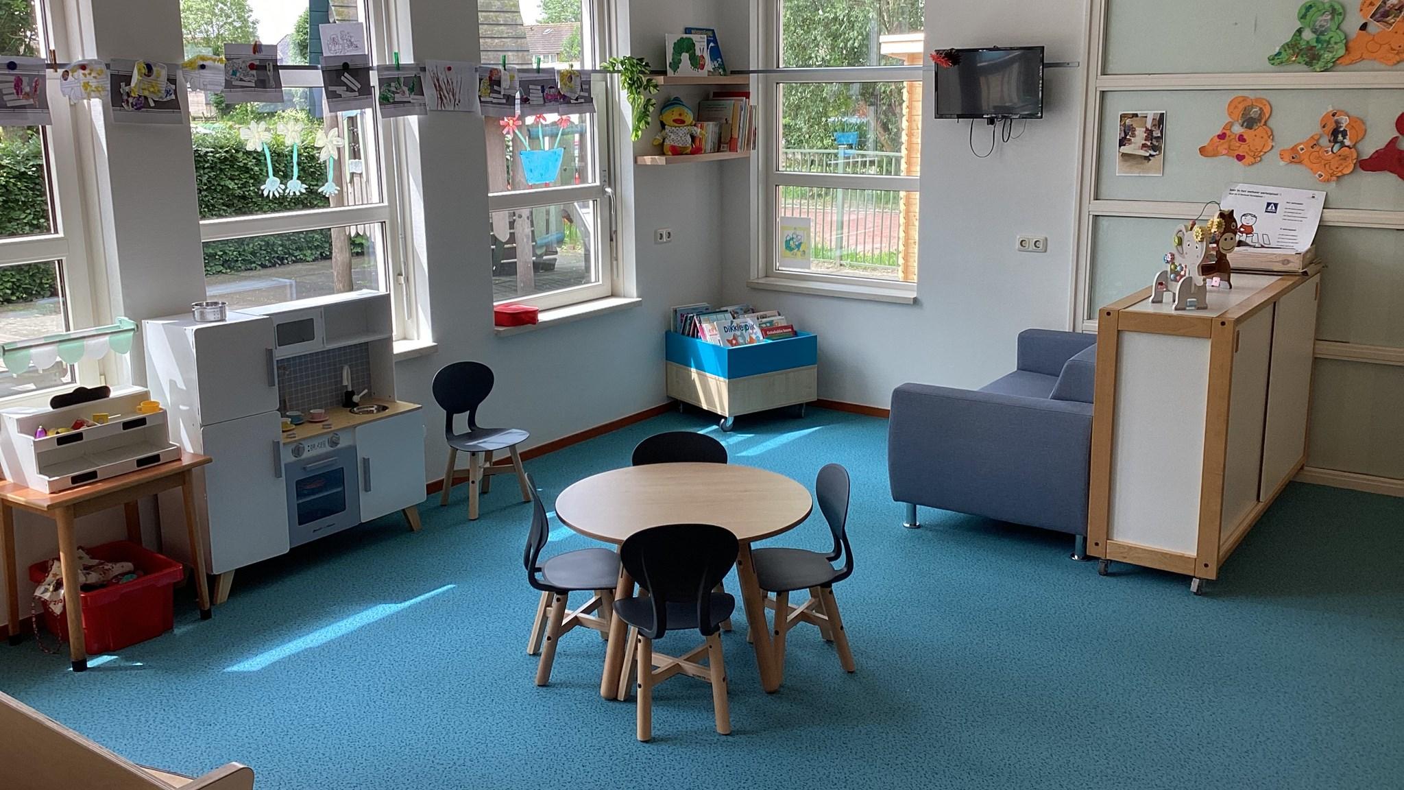 Een speelhoek in IKC Klaver Fjouwer in Oudega met speelgoed en een leeshoek. Een speelhoek in IKC Klaver Fjouwer in Oudega met speelgoed en een leeshoek.