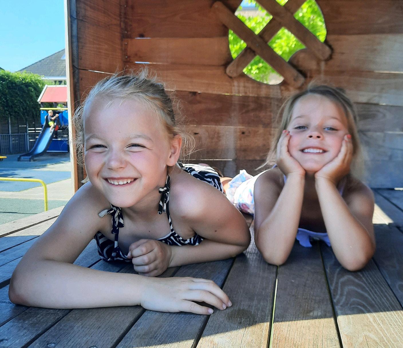 Gelukkige kinderen spelen op het schoolplein van de St. Jozefschool in Achterveld (Utrecht). Gelukkige kinderen spelen op het schoolplein van de St. Jozefschool in Achterveld (Utrecht).