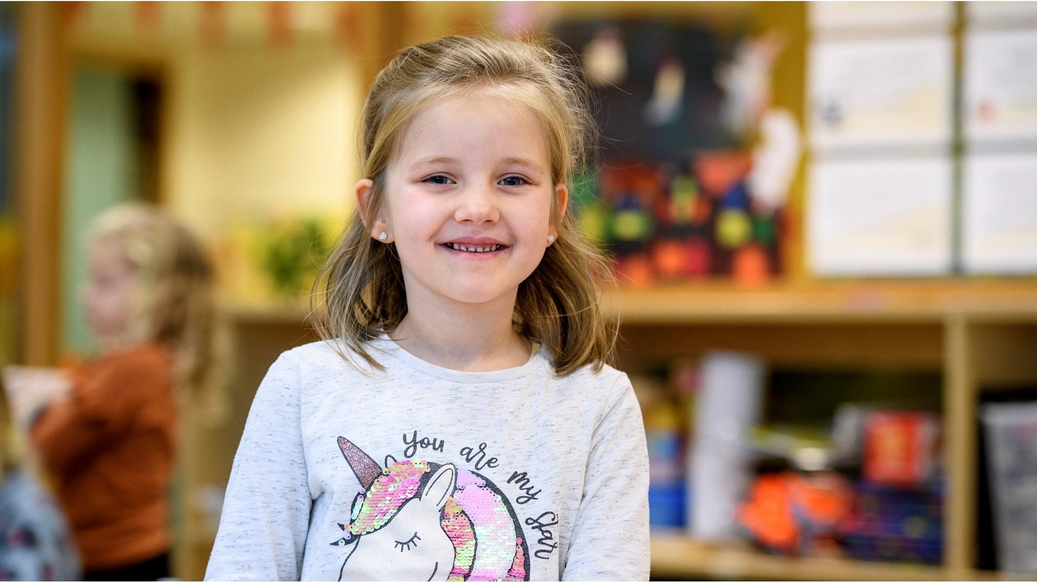 Gelukkige leerling van de BAVO-School in Ursem (Gem. Koggenland) met een stralende lach. Gelukkige leerling van de BAVO-School in Ursem (Gem. Koggenland) met een stralende lach.