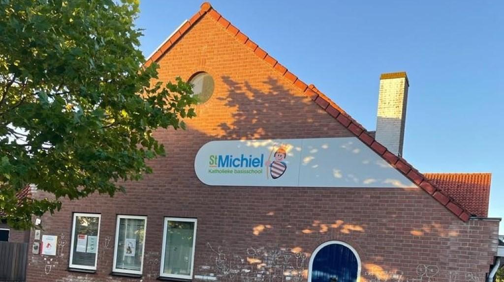 Gevel van de Katholieke Basisschool St Michiel in Schalkwijk. Gevel van de Katholieke Basisschool St Michiel in Schalkwijk.