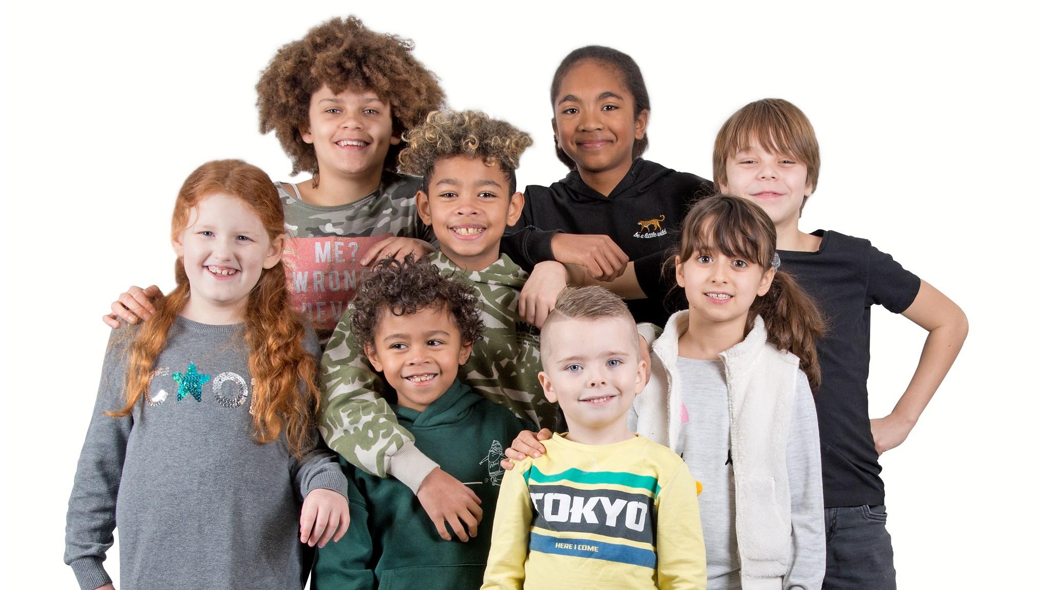 Groep blije kinderen poseert samen voor de Kruidenhoek Jenaplan Basisschool in Rotterdam. Groep blije kinderen poseert samen voor de Kruidenhoek Jenaplan Basisschool in Rotterdam.