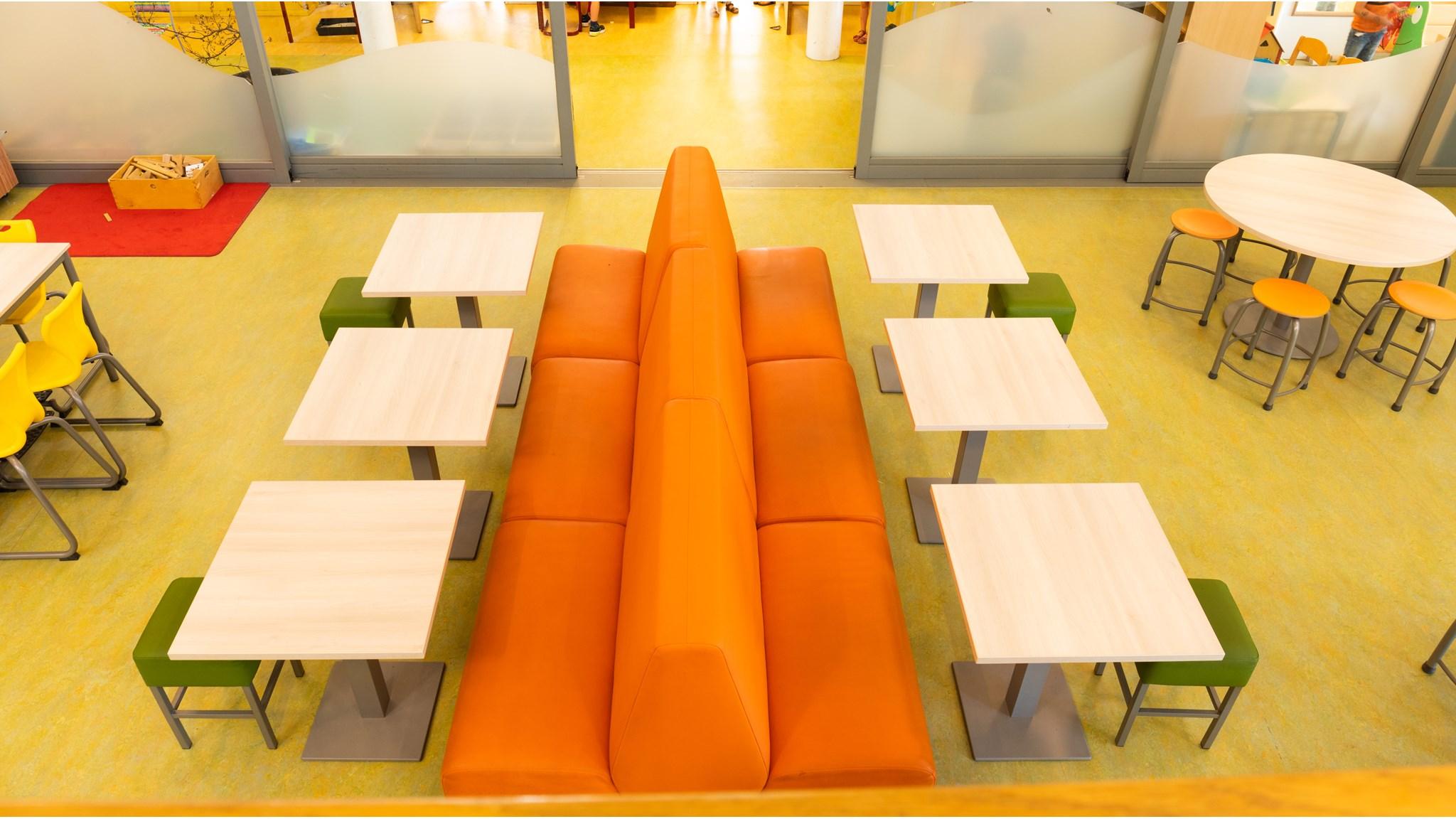 Het interieur van de eetruimte van IKC de Woordhof in Hummelo. Het interieur van de eetruimte van IKC de Woordhof in Hummelo.