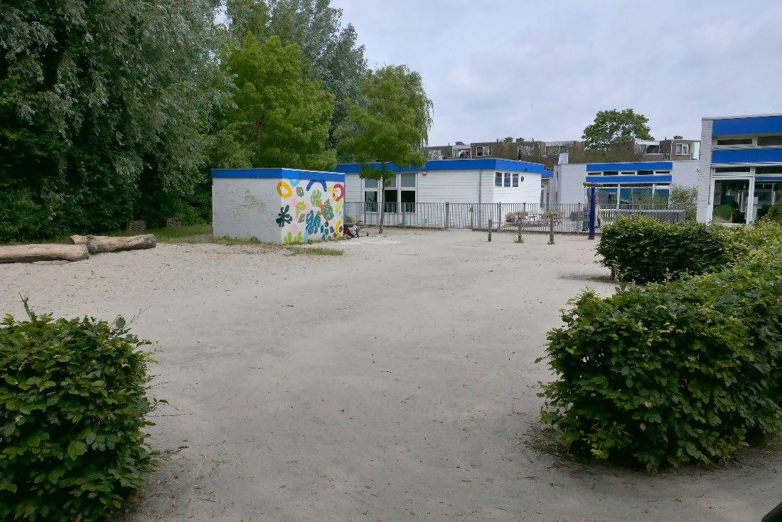 Het schoolplein van de Eben Haezerschool in Oostkapelle. Het schoolplein van de Eben Haezerschool in Oostkapelle.