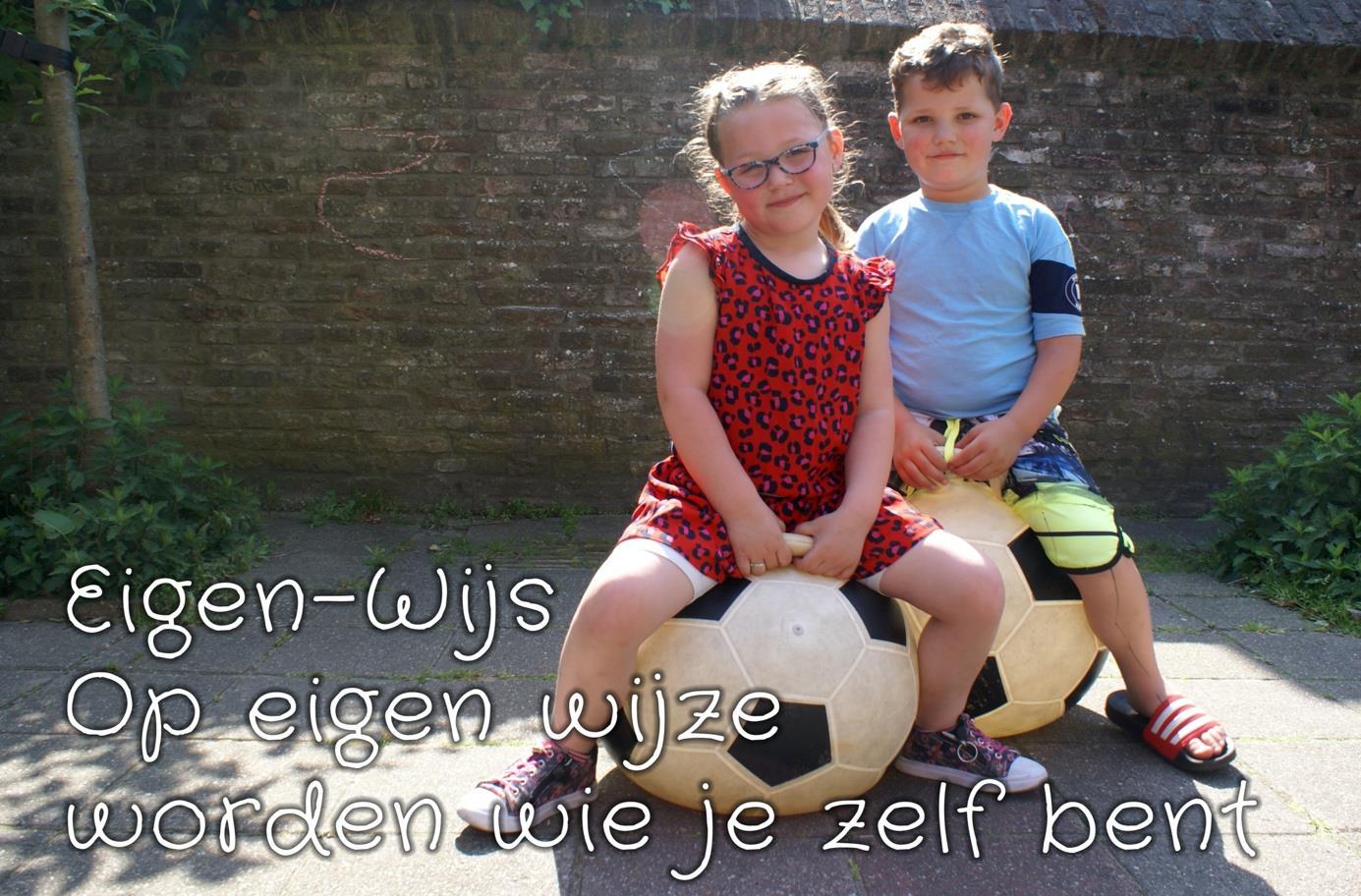 Het schoolplein van De Leeuwerik in Rutten, waar kinderen samen spelen en leren wie ze zelf zijn.