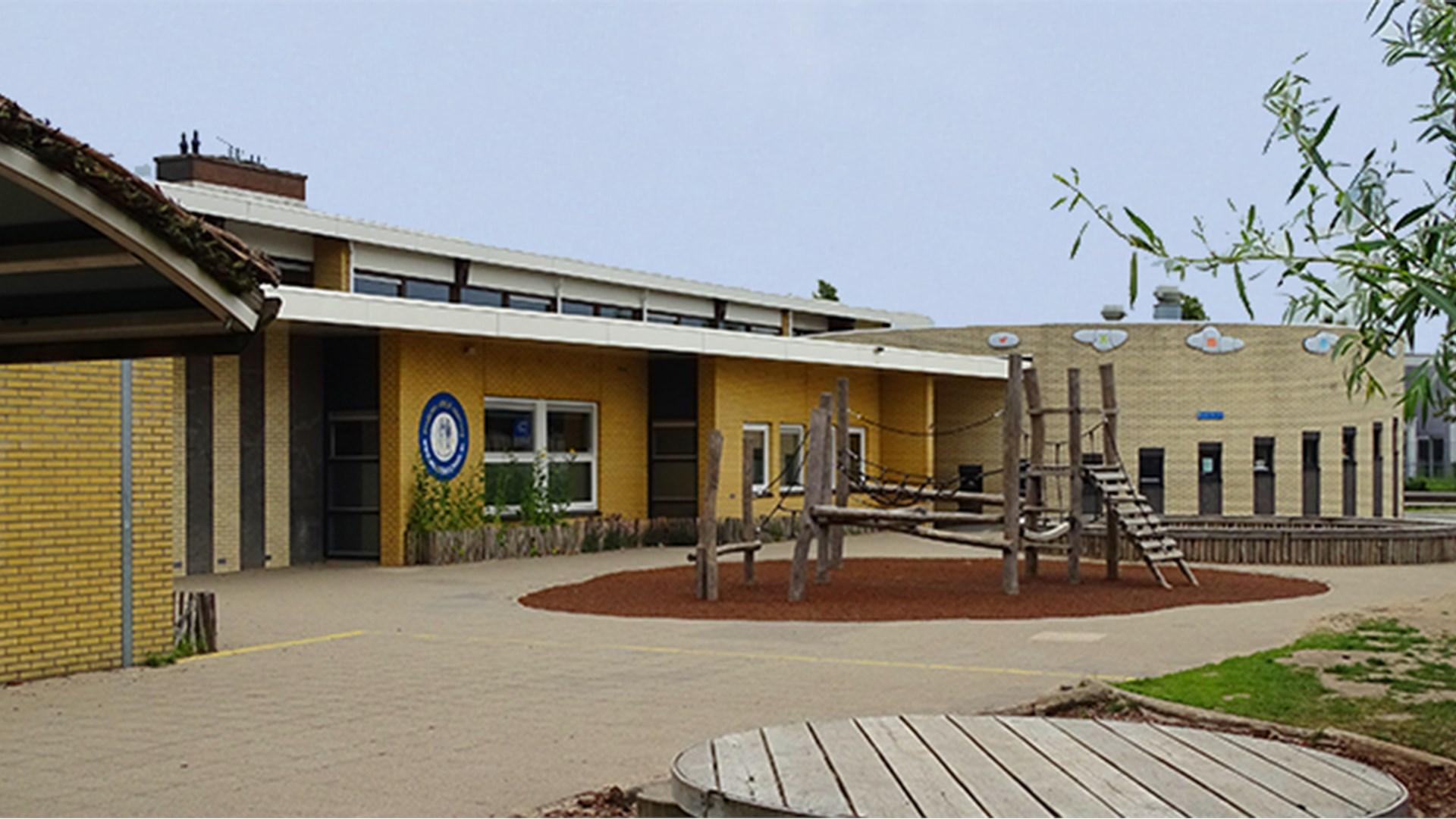 Het schoolplein van de Rotondaschool in Tiel. Het schoolplein van de Rotondaschool in Tiel.