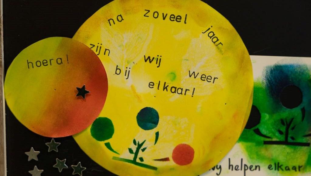 Hoera! na zoveel jaar zijn wij weer bij elkaar op het schoolplein van Openbare Jenaplan Basisschool Oldenije in Leeuwarden.