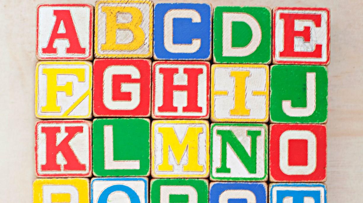 Houten blokken met letters voor KBS Stepping Stones in Utrecht. Houten blokken met letters voor KBS Stepping Stones in Utrecht.