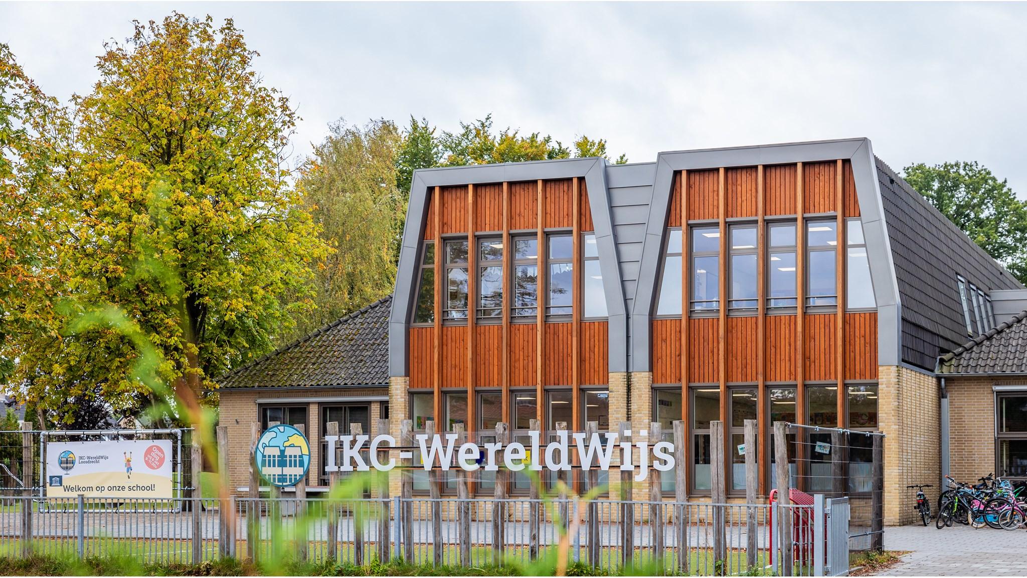 IKC-WereldWijs in Loosdrecht, met een modern gebouw en een verwelkomende sfeer. IKC-WereldWijs in Loosdrecht, met een modern gebouw en een verwelkomende sfeer.